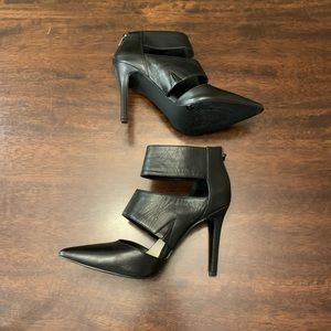 Jessica Simpson Leather Heels wIth Zipper Back